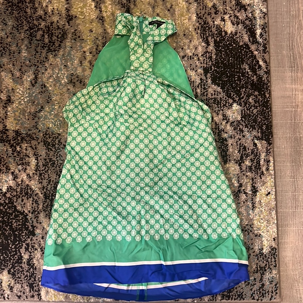 Never worn Banana Republic silk top. Beautiful on!